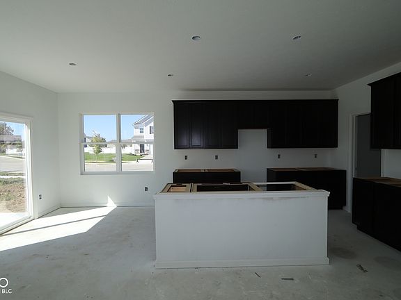 4th image of 2235 Marjorie Way