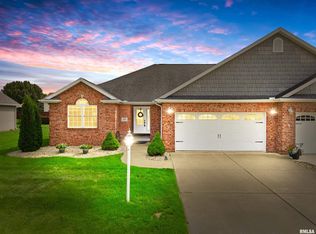 1602 Remington Rd, Pekin, IL 61554
