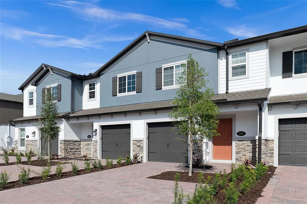 3 bed, 2.5 bath, 1569 sqft, $2,150 — Photo 2
