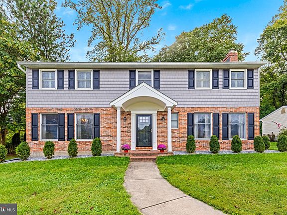 3rd image of 805 Chestnut Glen Garth