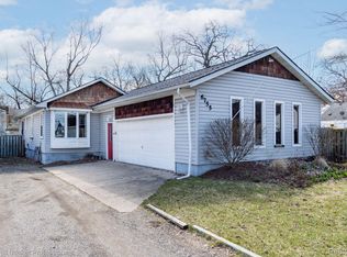 6755 Hatchery Rd, Waterford, MI 48327