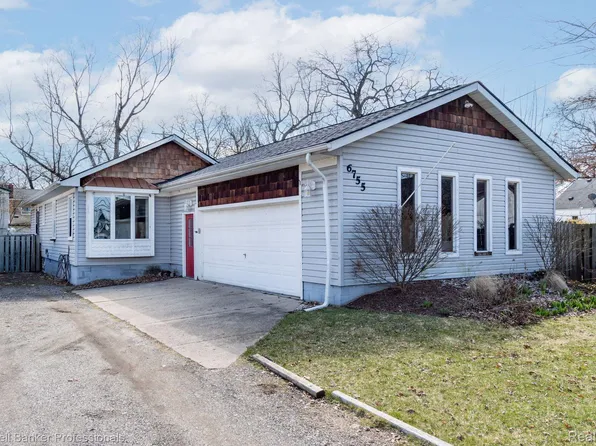 6755 Hatchery Rd, Waterford, MI 48327