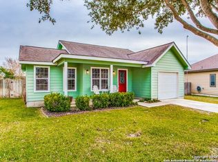 1121 Iris Crescent Dr, Floresville, TX 78114