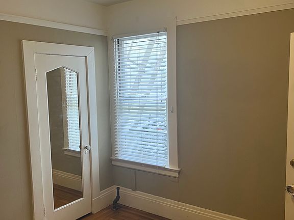 3rd image of 2051 Scott St