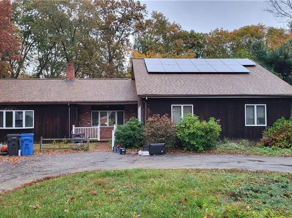 75 Rowe Dr, Cranston, RI 02921