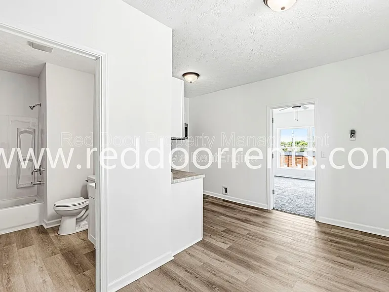 389 N Main St #E — Photo 16