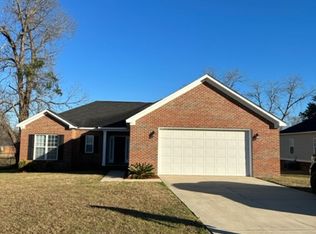 169 Hedgerow Dr, Leesburg, GA 31763