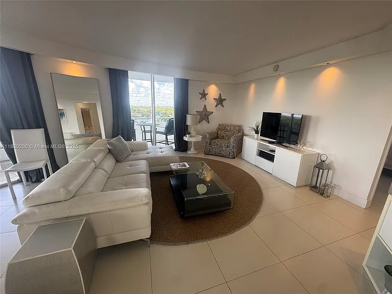 5151 Collins Ave #923 — Photo 6
