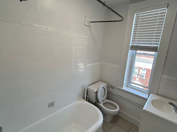 4th image of 300 Elm Pl APT 6B