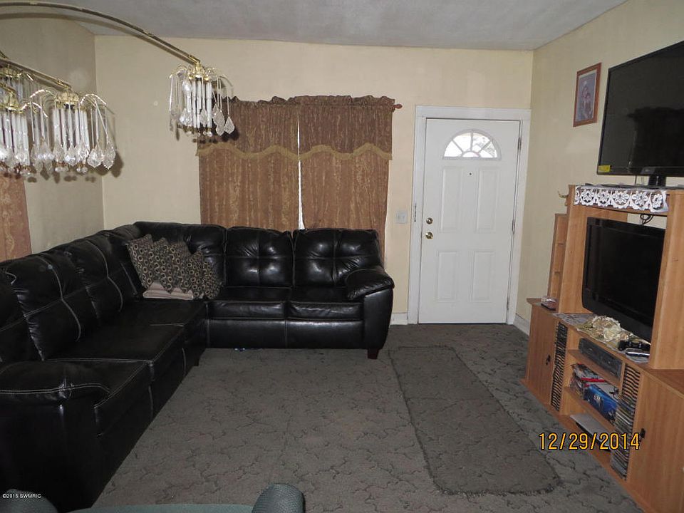 2nd image of 1864 Jerome Ave SW