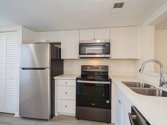 4th image of 4049 NW 90th Ave #4049