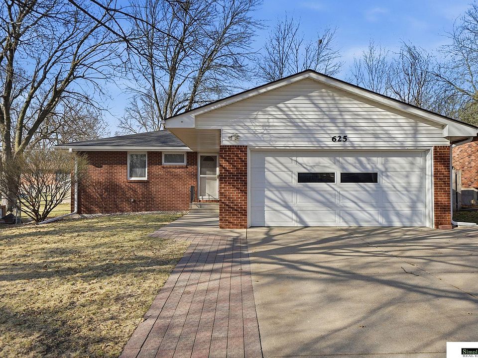 1st image of 625 Sierra Dr