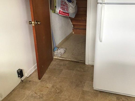 3rd image of 205 Phoebe Ln APT 7