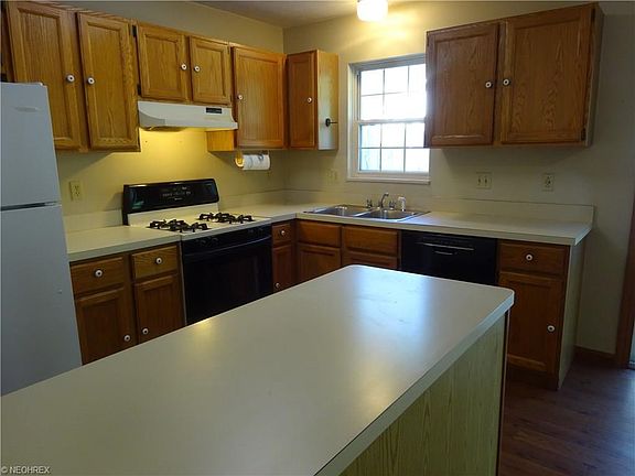 3rd image of 129 Nantucket Cir #129