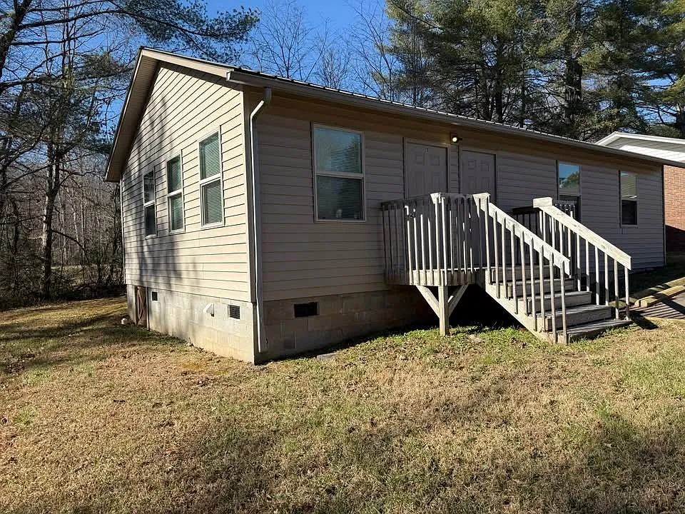 2 bed, 1.0 bath, $1,500 — Photo 2