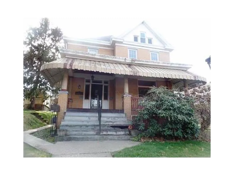 1013 Lookout Ave photo 1