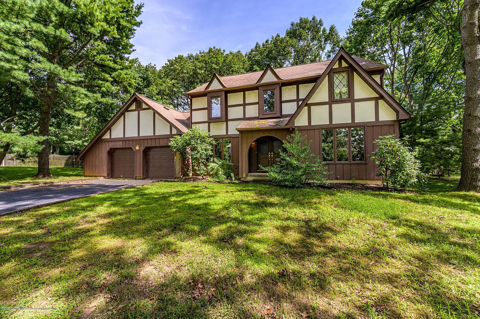 237 Michael Dr photo 1