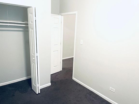 3rd image of 4915 S Drexel Blvd #104
