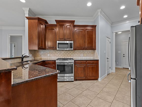 5th image of 395 Half Moon Ct