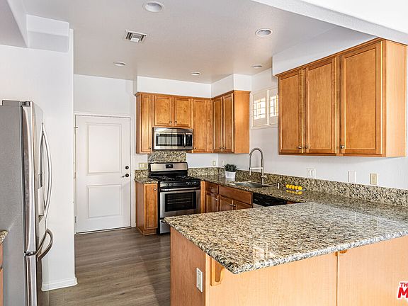 4th image of 13456 Roselle Ave