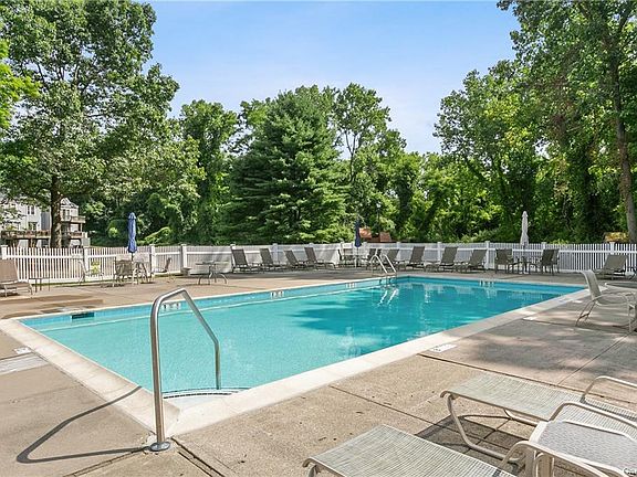 2nd image of 102 Misty Hills Ln
