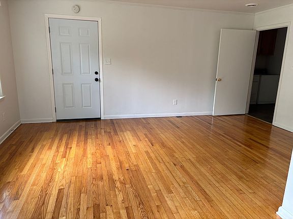 5th image of 203 9th Ave NW