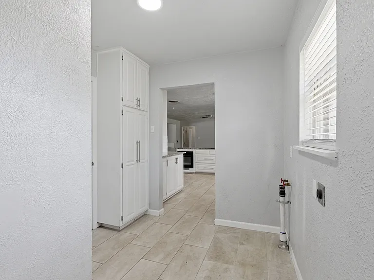 2120 Nottingham Blvd — Photo 23