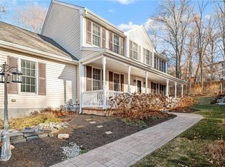 10 Mount Pleasant View Ave, Cumberland, RI 02864