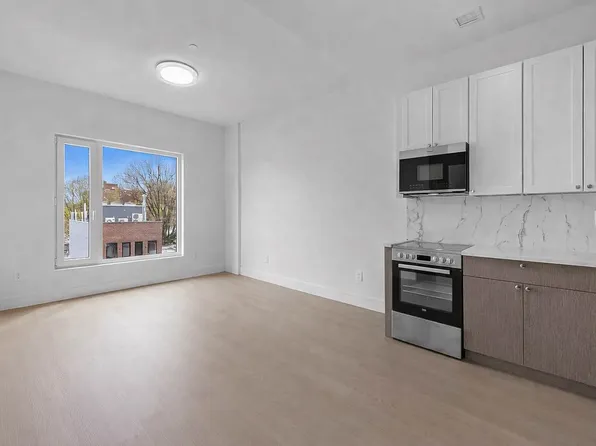 833 Maple Street image 1 of 7