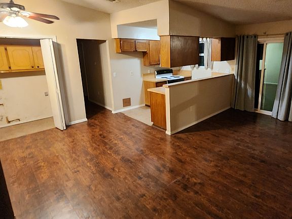 2nd image of 4613 Creek Ct