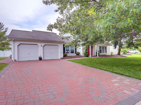 2nd image of 12 Croydon Ct