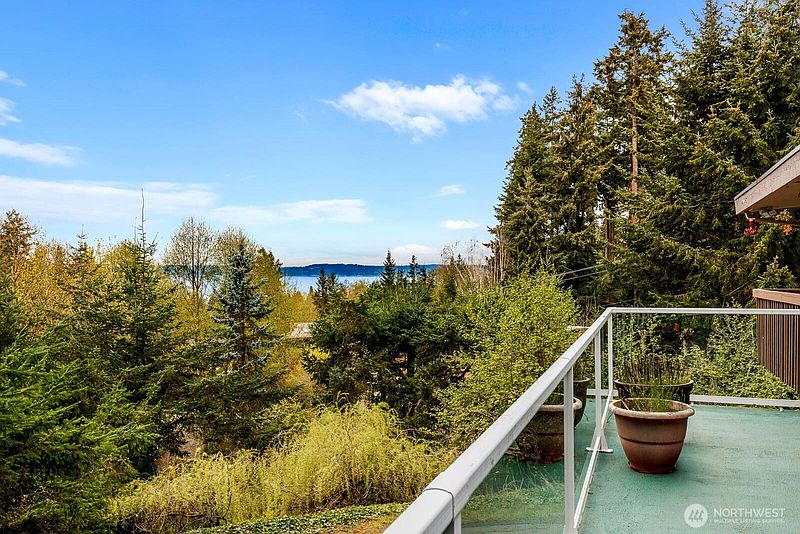 5th image of 7413 Soundview Drive