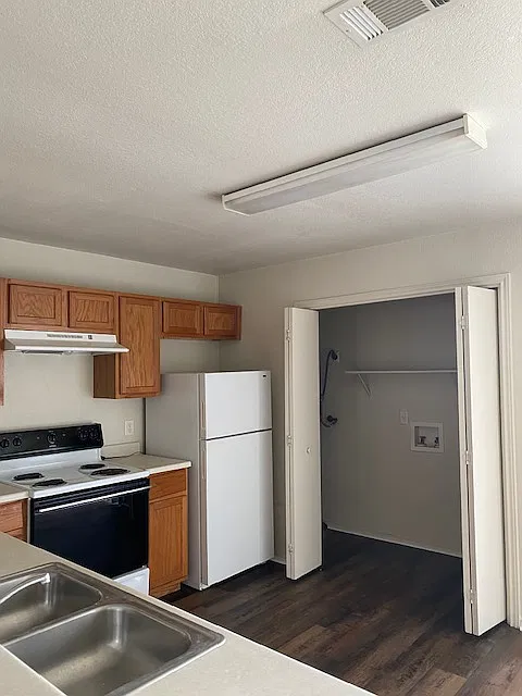 2101 Tahoe Court - D — Photo 3