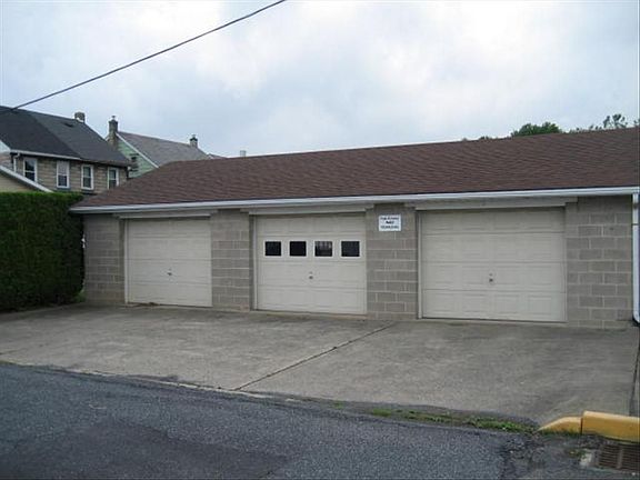 4th image of 2405 Dewey Ave