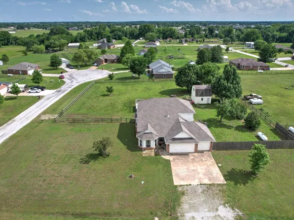 2652 Chute Dr, Oologah, OK 74053