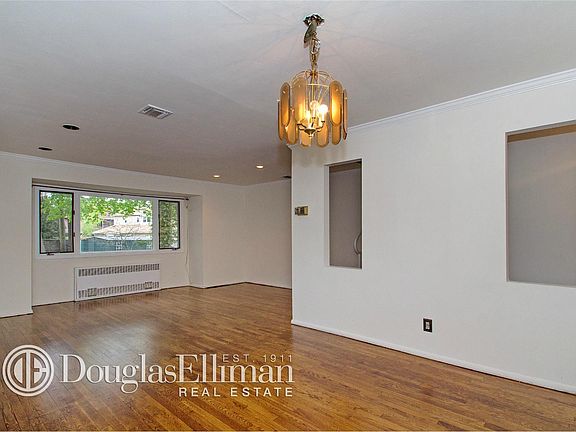 4th image of 3 Clover Hill Dr