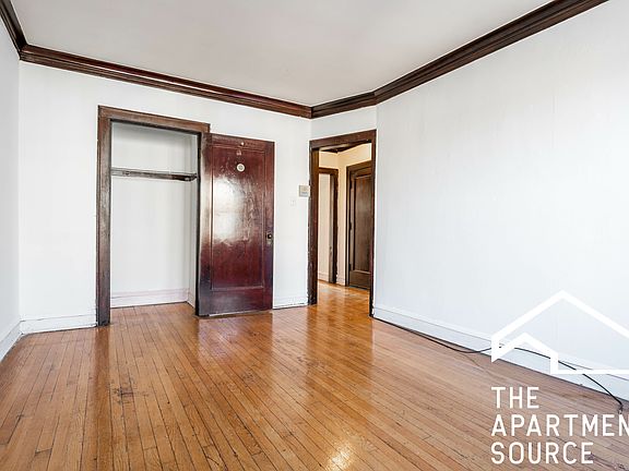 3rd image of 2017 W Ainslie St APT 2