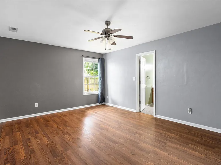 633 W 29th St — Photo 14