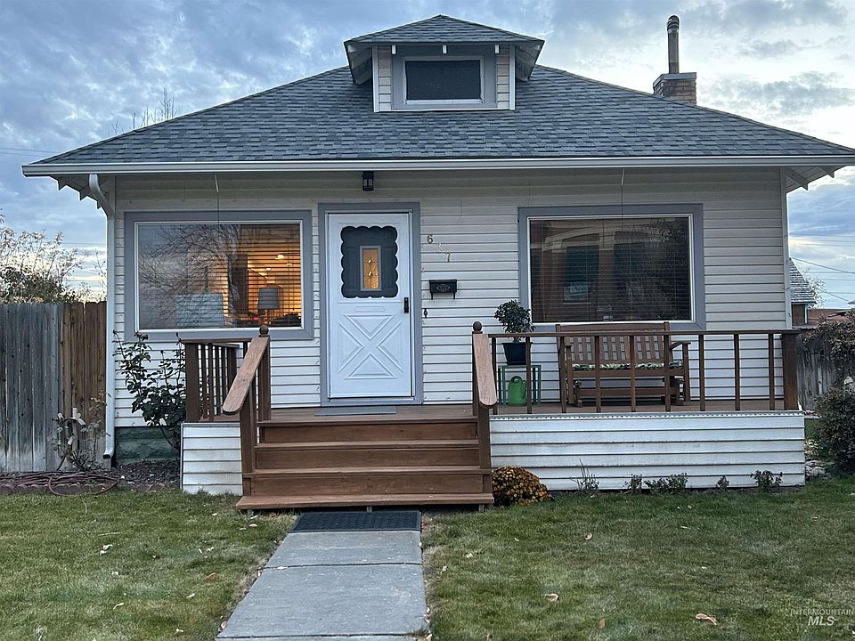 1st image of 637 2nd Ave N