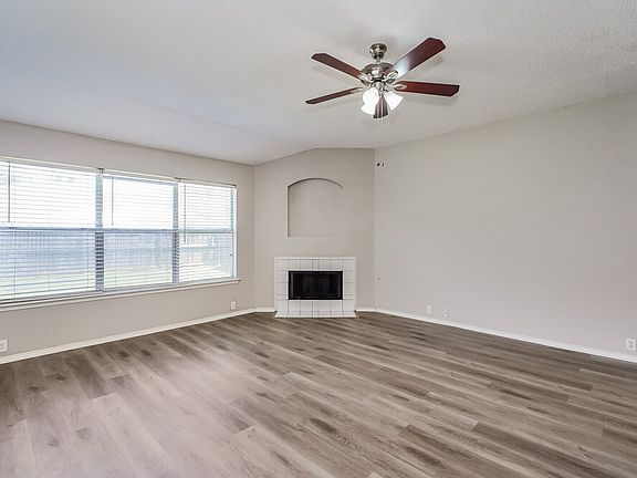 4th image of 1100 Greenbend Dr