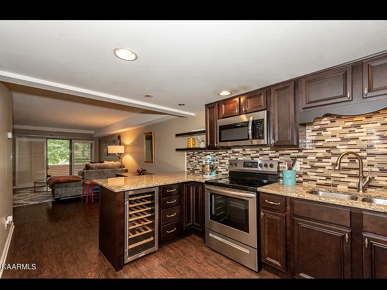 304 Olympia Dr #304 — Photo 8