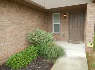 636 SW 37th St, Moore, OK 73160