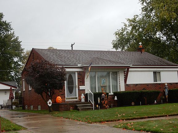 2nd image of 29601 Orangelawn St