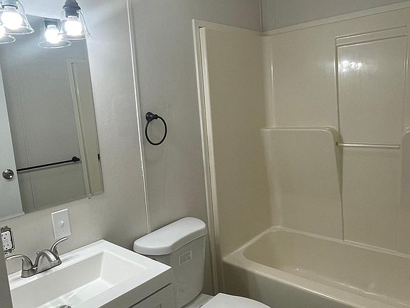 4th image of 610 Theozel Ln