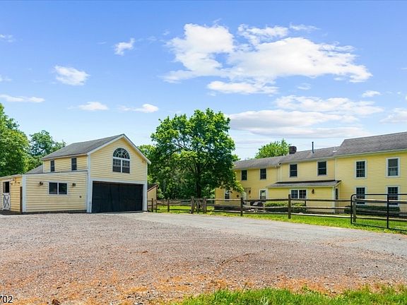 3rd image of 179 Lindbergh Rd