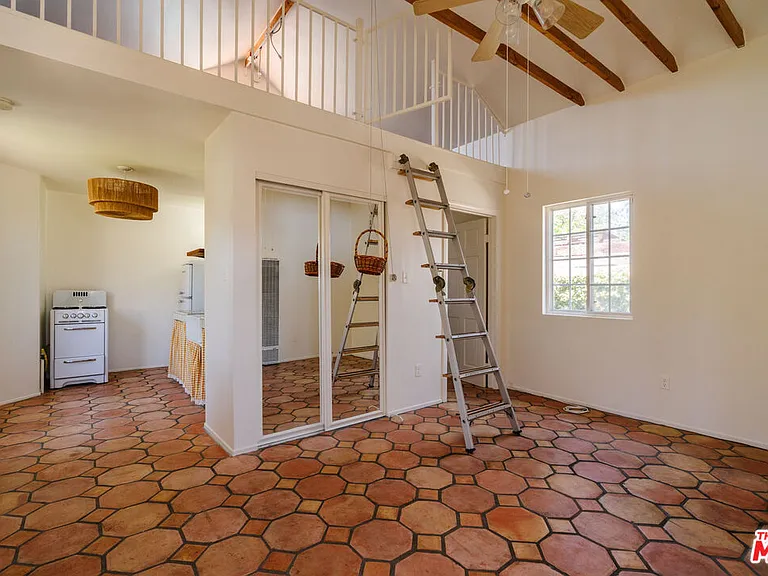 2735 Clyde Ave — Photo 45