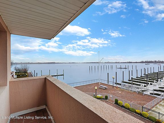 2nd image of 42 Harbour Ct