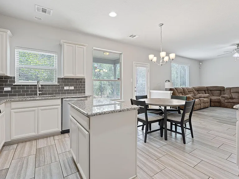 307 Parkside Dr — Photo 13