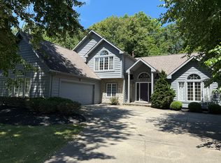 19816 Stoughton Dr, Strongsville, OH 44149