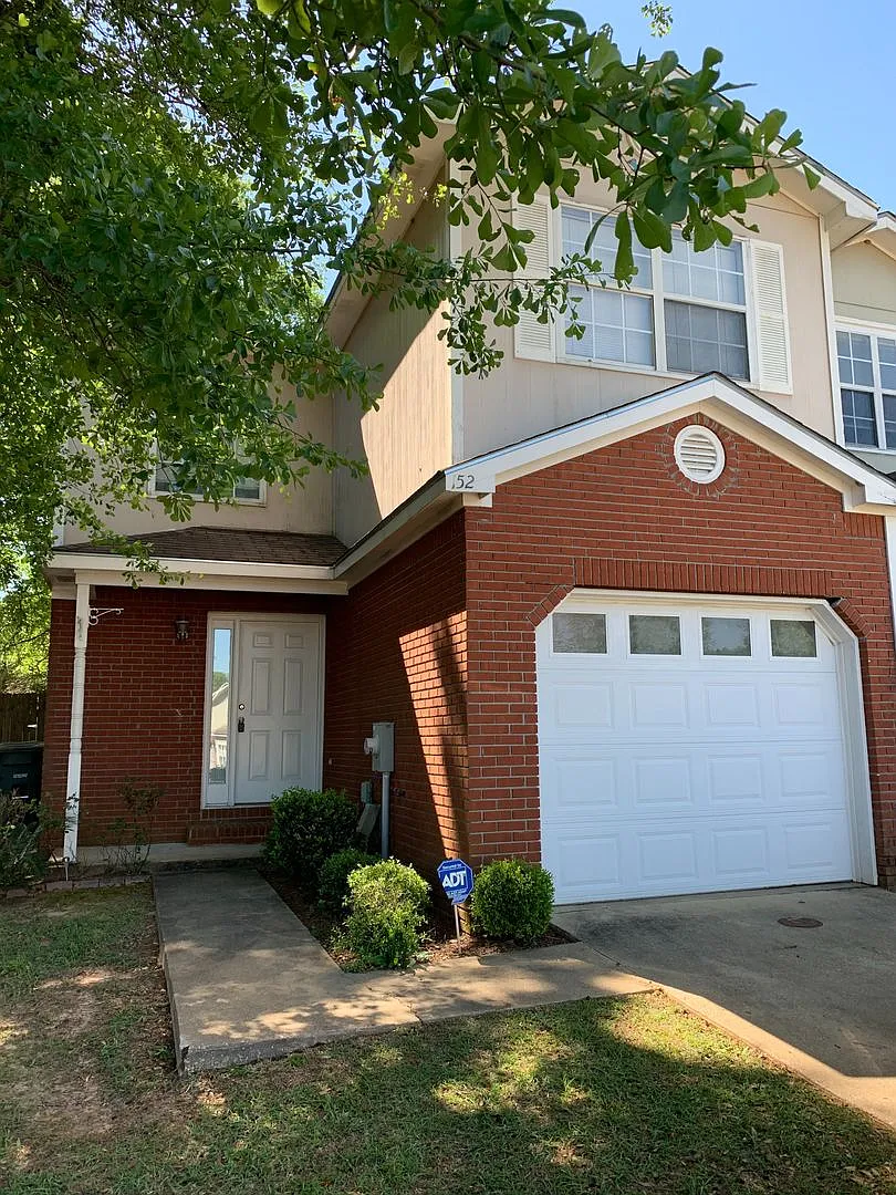 Foxchase Subdivision! — Photo 1